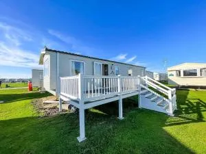 8 Berth Caravan With Decking At St Osyth Beach Holiday Park Ref 28047Gc - Saint Osyth