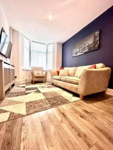 Beautiful Entire House! - Litherland