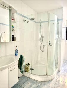 Magisches Doppelzimmer mit atemberaubender Wasserfall-Wand in Seligenstadt