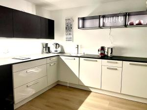 Magisches Doppelzimmer mit atemberaubender Wasserfall-Wand in Seligenstadt