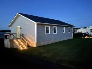 Sou'West Sunshine Cottage with Hot tub and Pool - Summerside