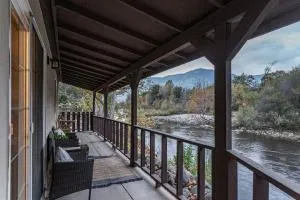 Sequoia Riverfront Guest House Right On The Water - Three Rivers