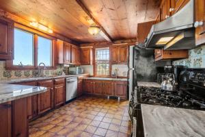 Stunning Water Views 2 Decks By Beach