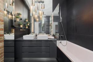 Beautiful Apartment with Spacious Balcony by Noclegi Renters