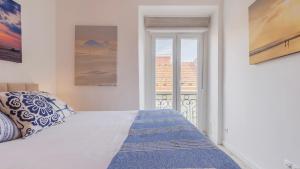 Sunny Design Apt in Praça das Flores by LovelyStay