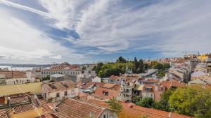 Sunny Design Apt in Praça das Flores by LovelyStay