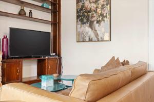 Chic 1-BR Loft Nestled Between Dupont & Logan