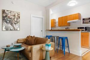 Chic 1-BR Loft Nestled Between Dupont & Logan