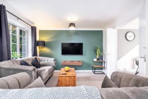 Stylish & Convenient 3 Bedroom House - Perfect for Contractors and Leisure Guests - Sleeps up to 5