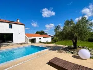 La Cour de la Forêt - Paulx