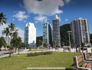 APTO 6 - COND BEIRA-MAR, 3 dorm, 2 suítes, Ar-Cond, Wi-Fi, 2 Garagens, Piscina