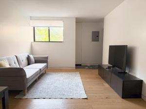 New Cozy Modern Minimalist Stay in Brooklyn at Rem-Casa