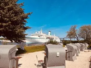 Kanal-Haus "Das Gästehaus direkt am NOK" - Westerrönfeld