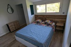 Maisons de vacances #Maison chaleureuse sur les hauteurs d-Aubiac# : photos des chambres