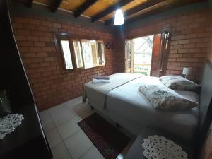 Casinha da Serra com açude