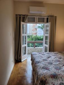 Apartamento com varanda, vista para o mar e ar condicionado