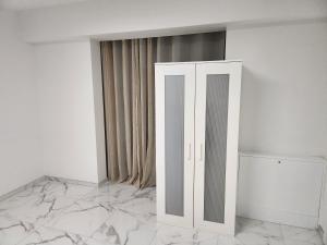 XX Frankfurt Basement Apartment