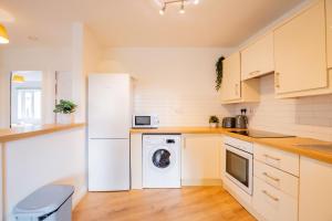 City Centre Escape with LARGE Terrace, Sleeps 7