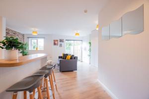 City Centre Escape with LARGE Terrace, Sleeps 7