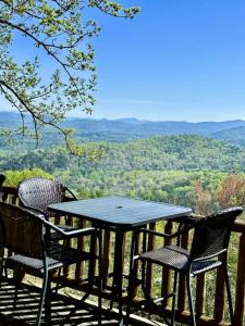 UNQUESTIONABLY the BEST VIEWS in North Georgia