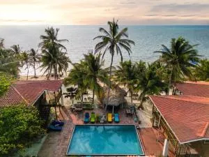 Sundiver Beach Resort - Basil Jones