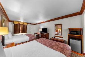 Queen Room with Two Queen Beds - Non-Smoking room in Best Western Decatur Inn