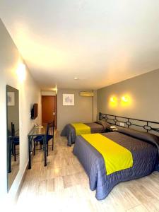Hotel Arboledas Expo - Guadalajara的二星级酒店