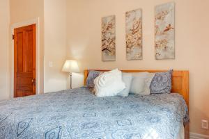 Cozy Louisville Vacation Rental 2 Mi to Downtown!