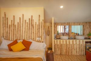 White Beachfront Pool Villa Larn Island