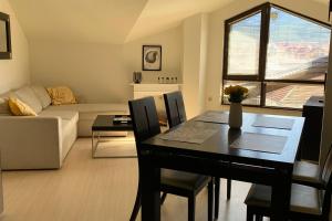 Central Art Apartment in Bansko with Mountain View