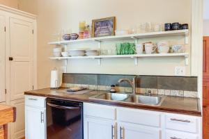 Cozy Louisville Vacation Rental 2 Mi to Downtown!