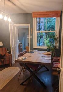 Cozy Victorian Cottage near town-pretty and modernised