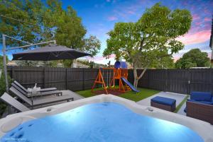 The Rock & Rhythm Villa Miami Downtown - Playground, Mini Golf, BBQ, Garden Relaxation