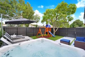 The Rock & Rhythm Villa Miami Downtown - Playground, Mini Golf, BBQ, Garden Relaxation Area