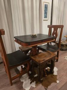 Cozy mountain cabin close walk to Midtown with AC