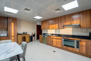 Veer Apartments - 87th Floor Penthouse Full Sea View 5 BHK