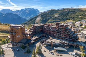LOurs Brun - Au Pied des Pistes avec un Parking