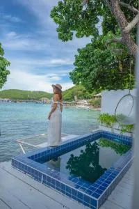 White Coral Beachfront Pool Villa Koh Larn - Лан