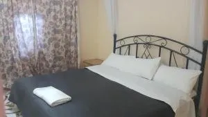 NileBnb-1 minute to The Hangout Furnished Kitchen, Parking and Private Patio - Njeru
