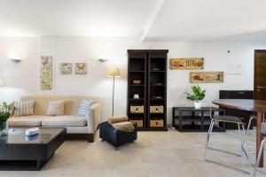 Punta Prima - Charming Spanish Apartment with South-Facing Terrace by the Sea