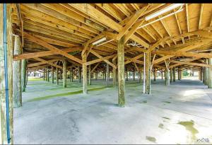 Grand isle Detached Condo Unit F 3 bedrooms 1 bath Easy beach access pet ok