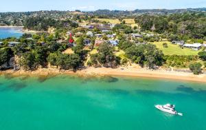 Picnic Bay Hideaway - Be My Guest Waiheke