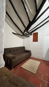 Minicasa en el centro del pueblo