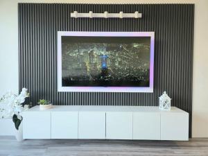 Modern Duplex Penthouse Panoramic Views & Parking