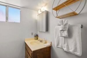 The BlueBird Retreat, Jacuzzi, BBQ