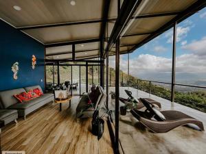 Private Costa Rica Mountain House Pool & Stunning Views