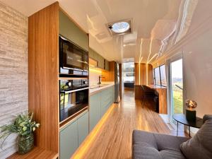 Refúgio estelar com vista para represa