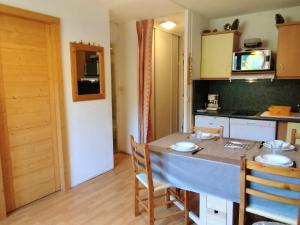 Appartement 2 Pièces aux Pieds des Pistes, Terrasse, Proche Remontées - FR-1-771-53