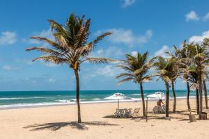 Tenha a praia aos seus pés - Apê na Areia com banheira, 2 suítes em condomínio exclusivo com lazer e acesso direto ao mar