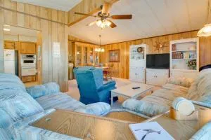 2 Mi to Lake Havasu Pet-Friendly Home with Grill! - Topock